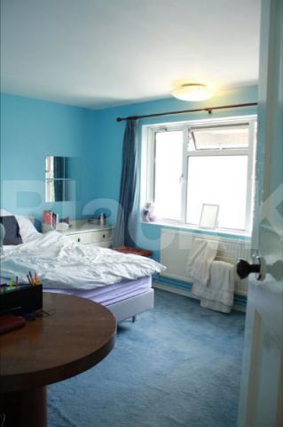 			4 Bedroom, 1 bath, 1 reception Flat			 Kelland Close, Park Road, CROUCH END